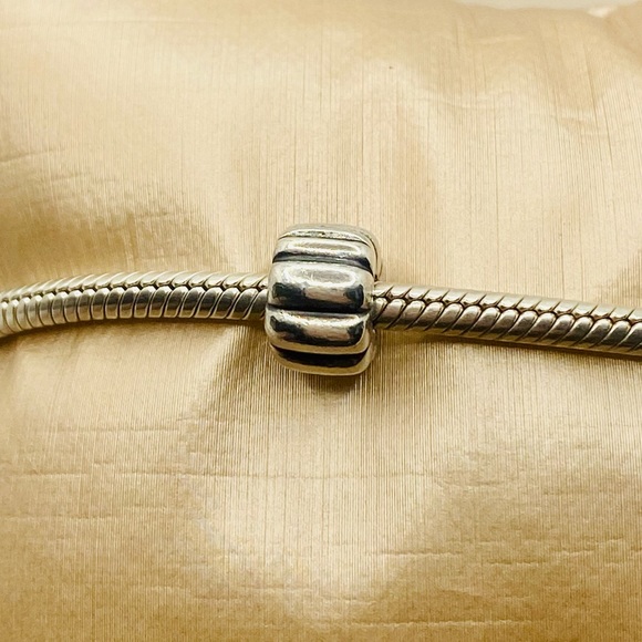 EUC Pandora 790163 Sterling Silver Grooved Clip - RETIRED - Picture 3 of 10